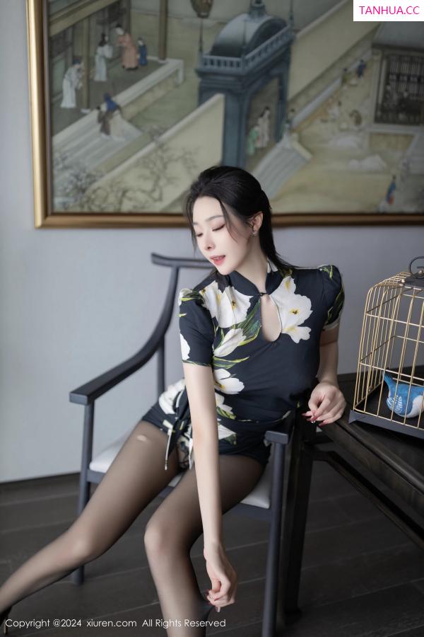 逗逗DouDou  [XiuRen]高清写真图 2024.06.27 No.8768 小逗逗 黑丝美腿第12张图片